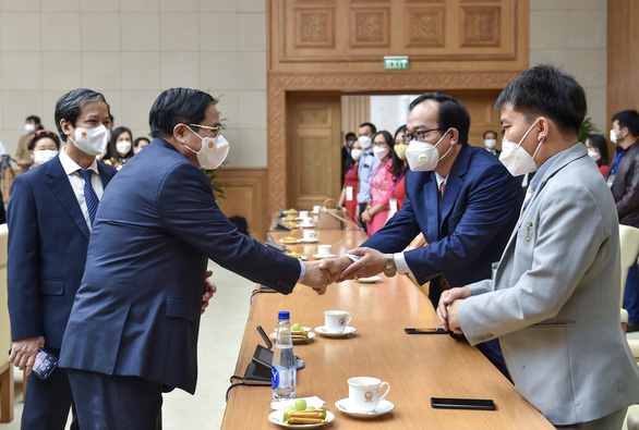 hủ tướng Phạm Minh Chính chào mừng các đại biểu đến dự cuộc gặp mặt nhân Ngày 20-11 - Ảnh: VGP