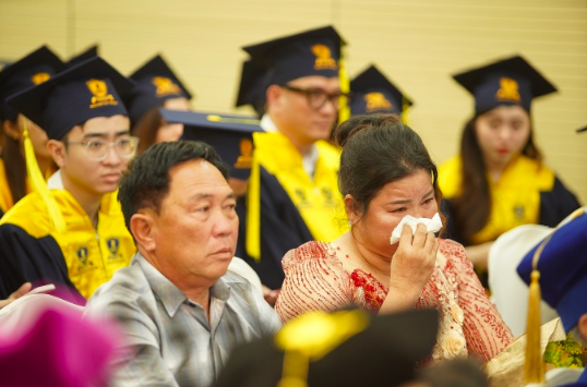 Tốt nghiệp sớm vì ước nguyện của người mẹ ung thư