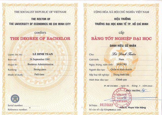 Làm bằng đại học có bị phát hiện không? 3 cách kiểm tra phôi thật giả